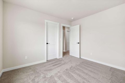 Tiny photo for 21512 SE Etna Place, Bend, OR 97702 (MLS # 220217352)