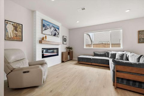 Tiny photo for 21512 SE Etna Place, Bend, OR 97702 (MLS # 220217352)