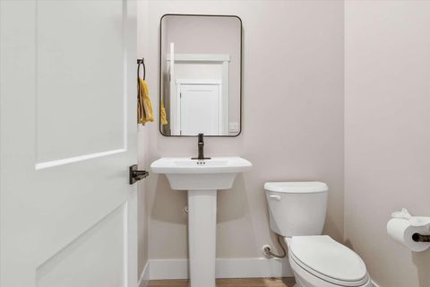 Tiny photo for 21512 SE Etna Place, Bend, OR 97702 (MLS # 220217352)