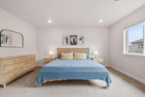 Tiny photo for 21512 SE Etna Place, Bend, OR 97702 (MLS # 220217352)