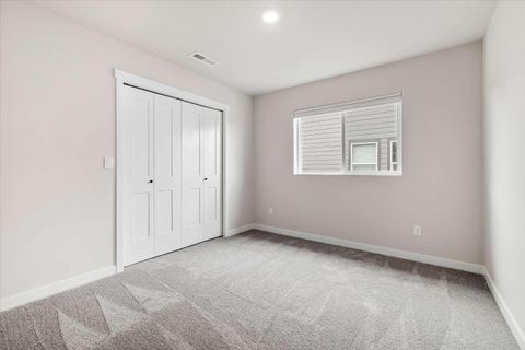 Tiny photo for 21512 SE Etna Place, Bend, OR 97702 (MLS # 220217352)