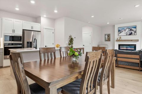 Tiny photo for 21512 SE Etna Place, Bend, OR 97702 (MLS # 220217352)