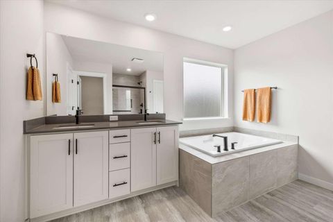 Tiny photo for 21512 SE Etna Place, Bend, OR 97702 (MLS # 220217352)