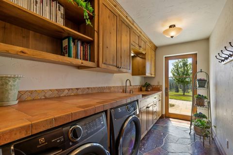 Tiny photo for 16465 Suntree Lane, Sisters, OR 97759 (MLS # 220203639)