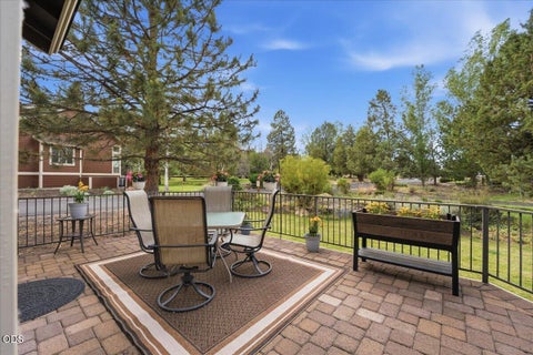 Tiny photo for 1354 Highland View Loop, Redmond, OR 97756 (MLS # 220222801)