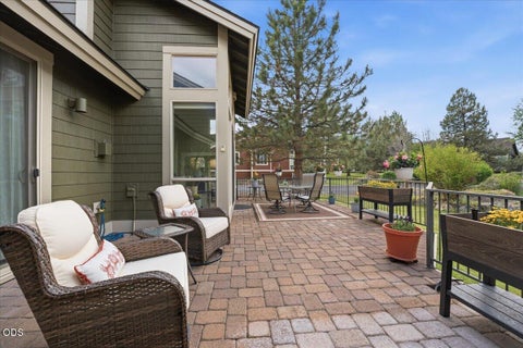 Tiny photo for 1354 Highland View Loop, Redmond, OR 97756 (MLS # 220222801)