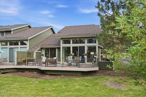 Tiny photo for 1354 Highland View Loop, Redmond, OR 97756 (MLS # 220222801)