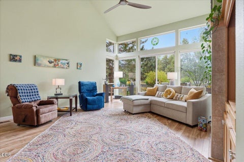 Tiny photo for 1354 Highland View Loop, Redmond, OR 97756 (MLS # 220222801)