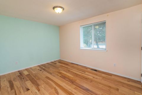 Tiny photo for 623 SE Conifer Court, Madras, OR 97741 (MLS # 220200394)