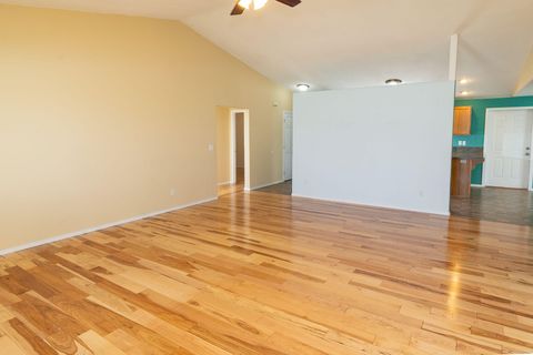 Tiny photo for 623 SE Conifer Court, Madras, OR 97741 (MLS # 220200394)