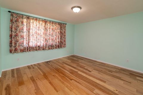 Tiny photo for 623 SE Conifer Court, Madras, OR 97741 (MLS # 220200394)