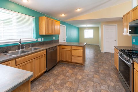 Tiny photo for 623 SE Conifer Court, Madras, OR 97741 (MLS # 220200394)