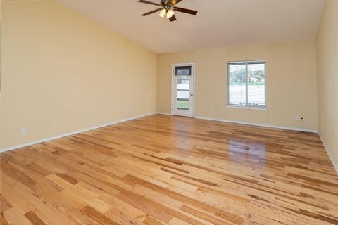 Tiny photo for 623 SE Conifer Court, Madras, OR 97741 (MLS # 220200394)