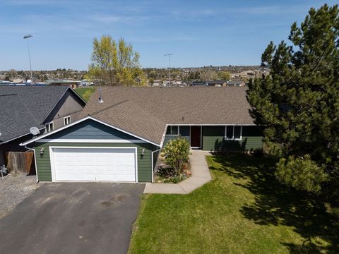 Tiny photo for 623 SE Conifer Court, Madras, OR 97741 (MLS # 220200394)