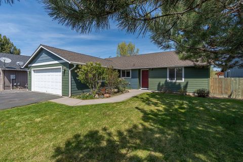 Tiny photo for 623 SE Conifer Court, Madras, OR 97741 (MLS # 220200394)