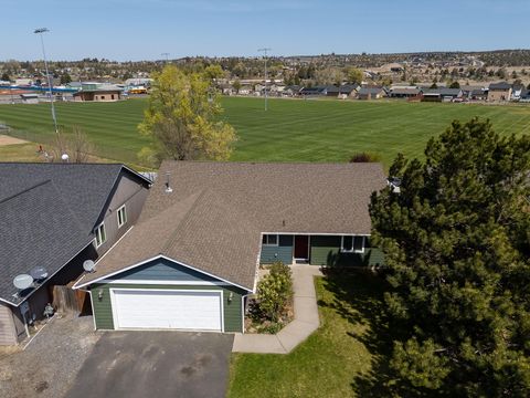 Tiny photo for 623 SE Conifer Court, Madras, OR 97741 (MLS # 220200394)