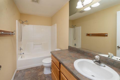 Tiny photo for 623 SE Conifer Court, Madras, OR 97741 (MLS # 220200394)
