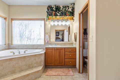 Tiny photo for 44220 Cowboy Hill Lane, Chiloquin, OR 97624 (MLS # 220215179)