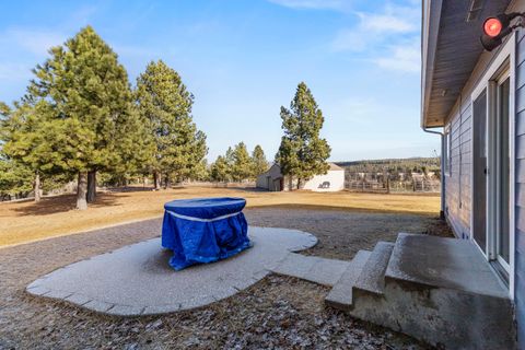 Tiny photo for 44220 Cowboy Hill Lane, Chiloquin, OR 97624 (MLS # 220215179)