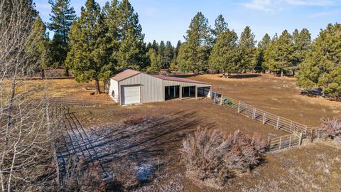 Tiny photo for 44220 Cowboy Hill Lane, Chiloquin, OR 97624 (MLS # 220215179)