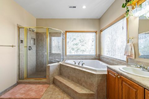 Tiny photo for 44220 Cowboy Hill Lane, Chiloquin, OR 97624 (MLS # 220215179)