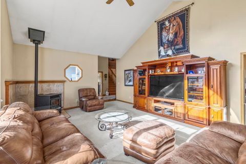 Tiny photo for 44220 Cowboy Hill Lane, Chiloquin, OR 97624 (MLS # 220215179)