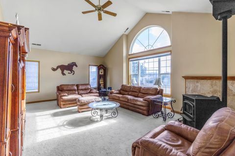 Tiny photo for 44220 Cowboy Hill Lane, Chiloquin, OR 97624 (MLS # 220215179)