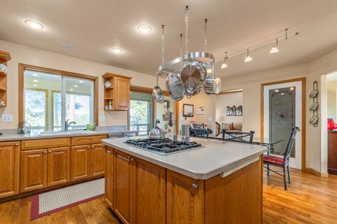 Tiny photo for 44220 Cowboy Hill Lane, Chiloquin, OR 97624 (MLS # 220215179)