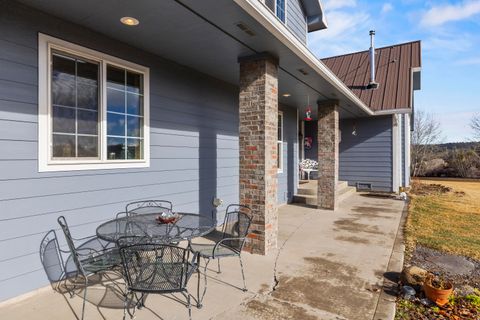 Tiny photo for 44220 Cowboy Hill Lane, Chiloquin, OR 97624 (MLS # 220215179)