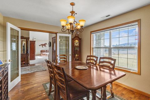 Tiny photo for 44220 Cowboy Hill Lane, Chiloquin, OR 97624 (MLS # 220215179)