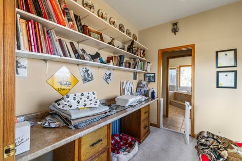 Tiny photo for 44220 Cowboy Hill Lane, Chiloquin, OR 97624 (MLS # 220215179)