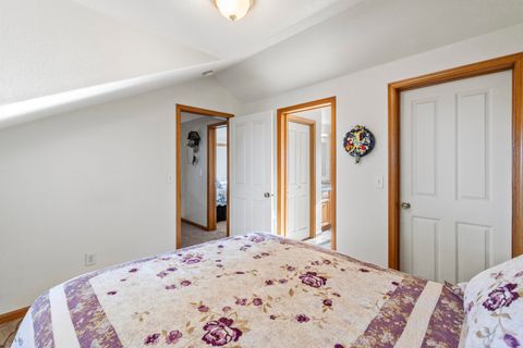 Tiny photo for 44220 Cowboy Hill Lane, Chiloquin, OR 97624 (MLS # 220215179)