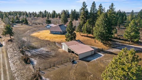 Tiny photo for 44220 Cowboy Hill Lane, Chiloquin, OR 97624 (MLS # 220215179)