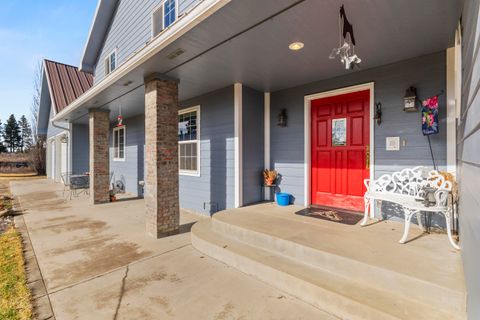 Tiny photo for 44220 Cowboy Hill Lane, Chiloquin, OR 97624 (MLS # 220215179)