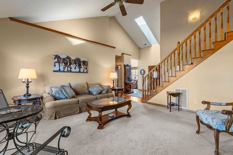 Tiny photo for 44220 Cowboy Hill Lane, Chiloquin, OR 97624 (MLS # 220215179)