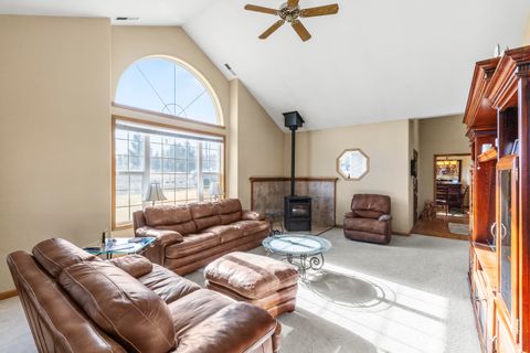 Tiny photo for 44220 Cowboy Hill Lane, Chiloquin, OR 97624 (MLS # 220215179)