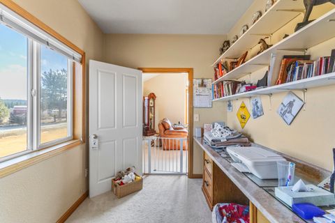 Tiny photo for 44220 Cowboy Hill Lane, Chiloquin, OR 97624 (MLS # 220215179)