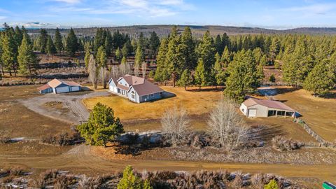 Tiny photo for 44220 Cowboy Hill Lane, Chiloquin, OR 97624 (MLS # 220215179)