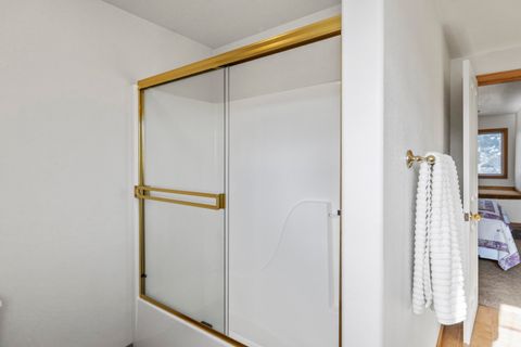 Tiny photo for 44220 Cowboy Hill Lane, Chiloquin, OR 97624 (MLS # 220215179)