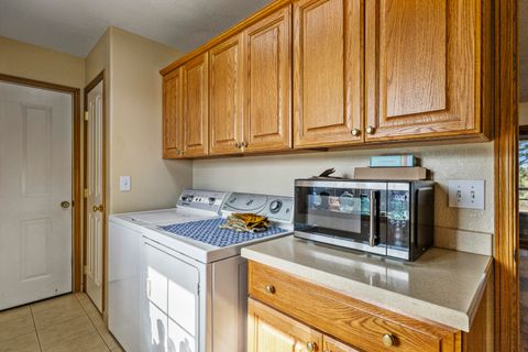 Tiny photo for 44220 Cowboy Hill Lane, Chiloquin, OR 97624 (MLS # 220215179)