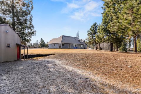 Tiny photo for 44220 Cowboy Hill Lane, Chiloquin, OR 97624 (MLS # 220215179)