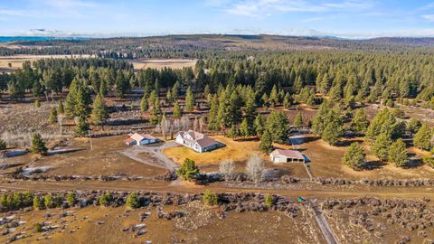 Tiny photo for 44220 Cowboy Hill Lane, Chiloquin, OR 97624 (MLS # 220215179)