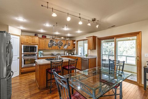 Tiny photo for 44220 Cowboy Hill Lane, Chiloquin, OR 97624 (MLS # 220215179)