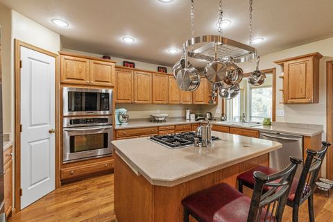 Tiny photo for 44220 Cowboy Hill Lane, Chiloquin, OR 97624 (MLS # 220215179)