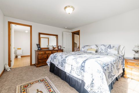 Tiny photo for 44220 Cowboy Hill Lane, Chiloquin, OR 97624 (MLS # 220215179)