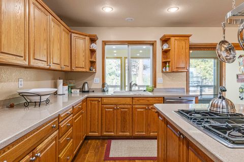 Tiny photo for 44220 Cowboy Hill Lane, Chiloquin, OR 97624 (MLS # 220215179)