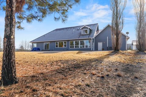 Tiny photo for 44220 Cowboy Hill Lane, Chiloquin, OR 97624 (MLS # 220215179)