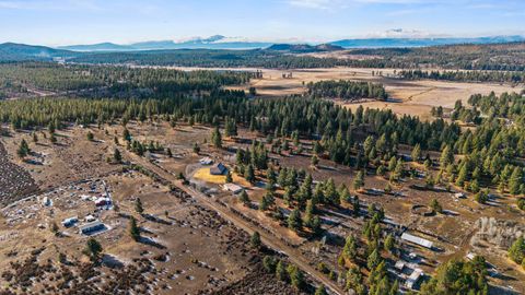 Tiny photo for 44220 Cowboy Hill Lane, Chiloquin, OR 97624 (MLS # 220215179)