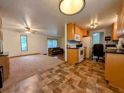 Tiny photo for 1661 NE Terrace Drive, Grants Pass, OR 97526 (MLS # 220215546)