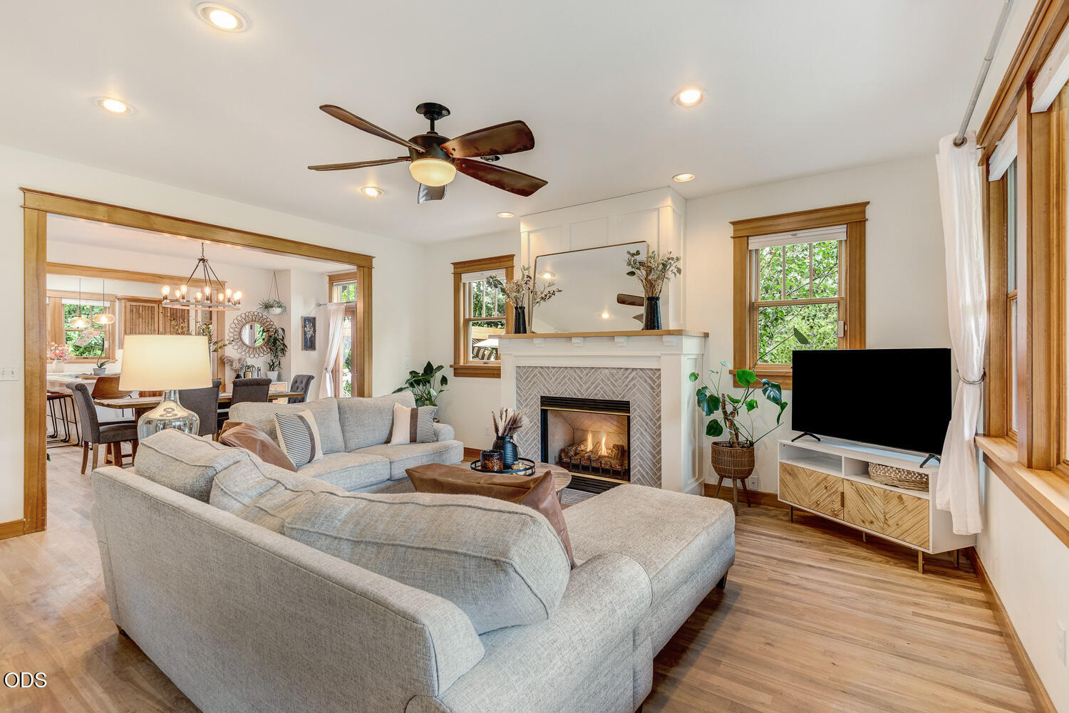 157 NW Black Hawk Avenue
